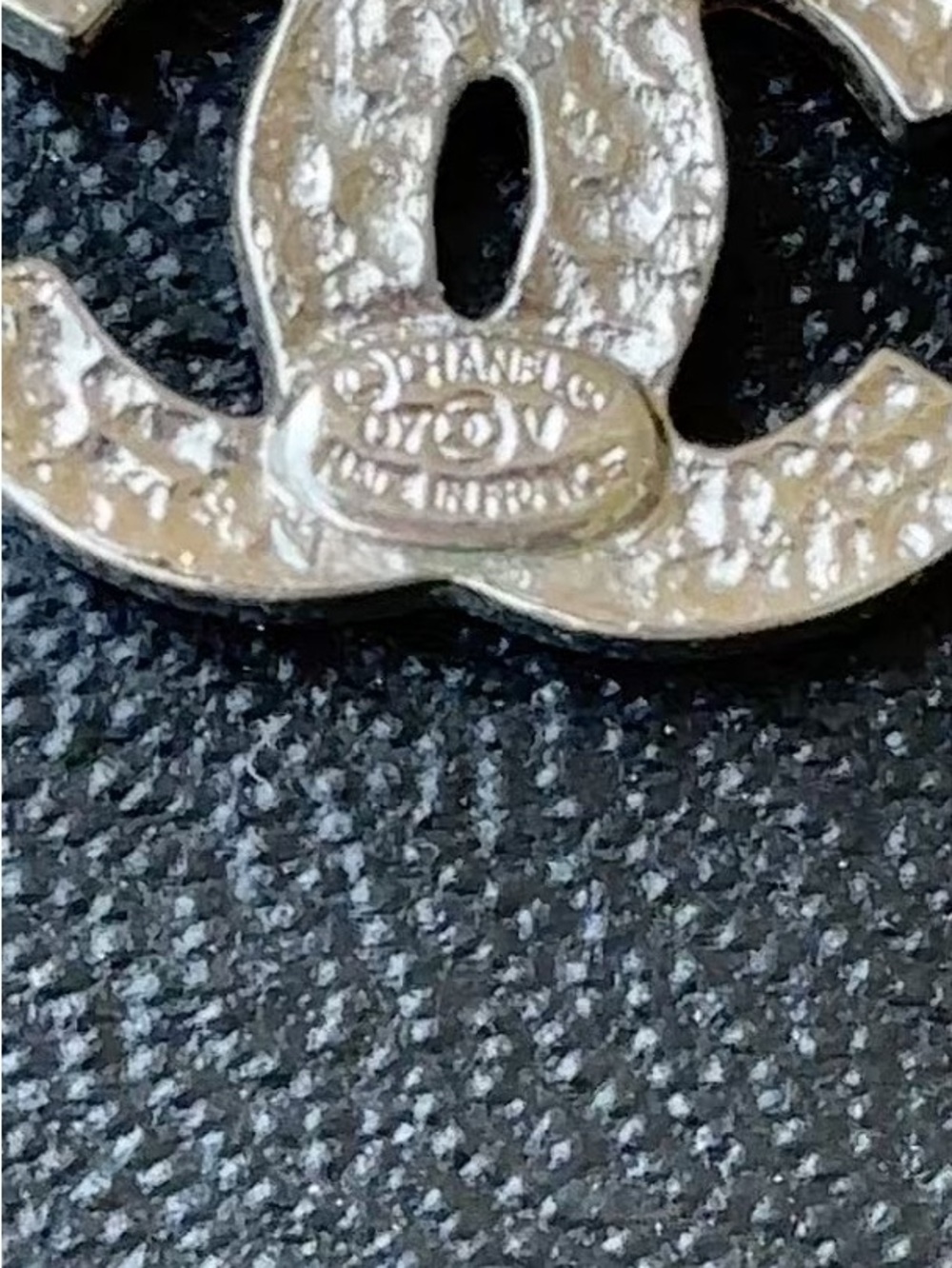 CHANEL Crystal CC Logo Stud Earrings - Clear / Silver - Picture 5 of 5